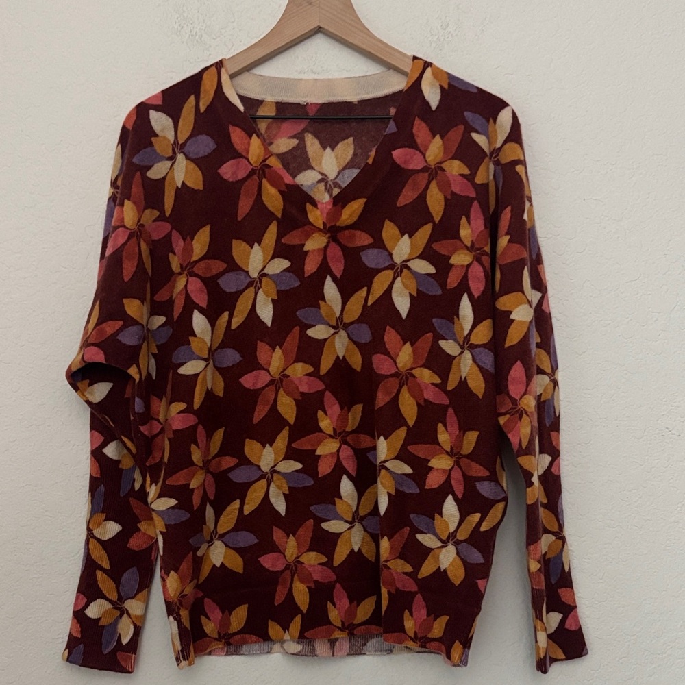 Cashmere multicolor Floral / leaf. V-Neck Women's  sweater size small/med